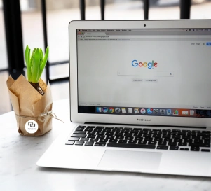 Google Posts - Laptop mit geöffneter Google-Suchmaske
